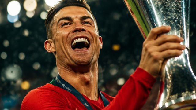 Dramatic Sports Moments: Capturing Victory in Stunning Detail