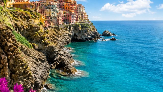 Embrace the Summer Vibe with Bright and Bold Wallpapers