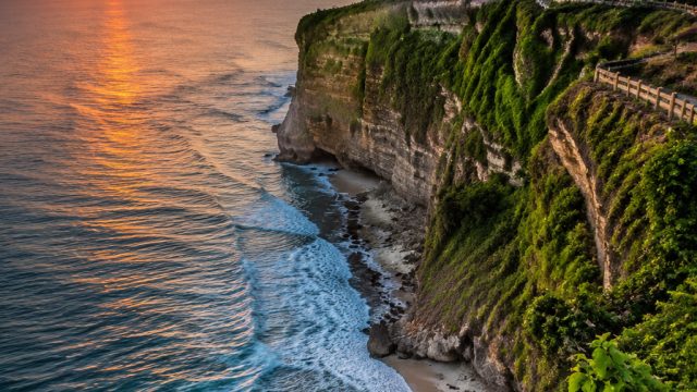 Serene Coastal Vibes: Uluwatu's Exquisite Beauty in Wallpaper Art