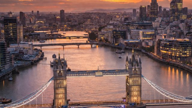 Exploring Stunning Urban Photographs for Your Screen