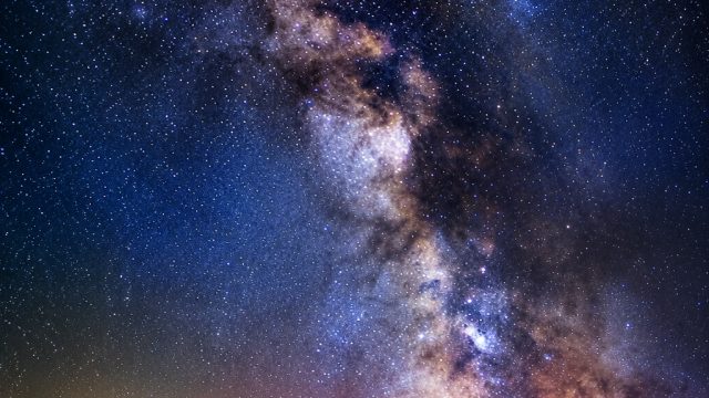 Explore the Depths of the Milky Way: A Cosmic Wallpaper Experience