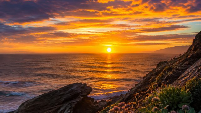 Captivating Sunset Scenes for Your Digital Spaces