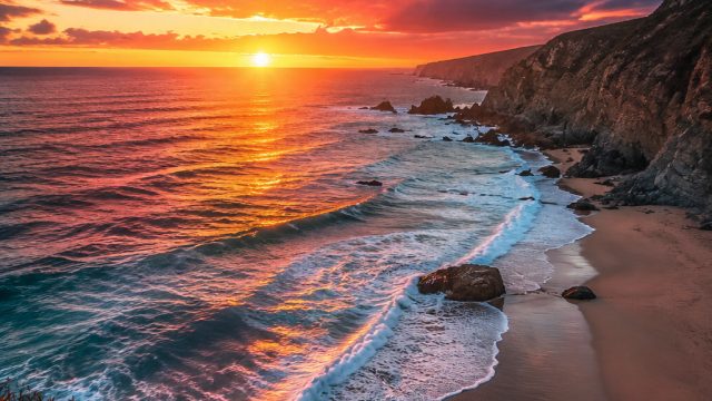 Stunning Coastal Sunsets: A Visual Journey for Your Device