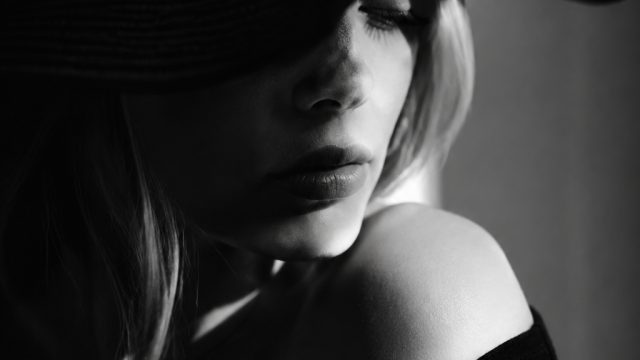 Stylish Black and White Elegance for Modern Screens