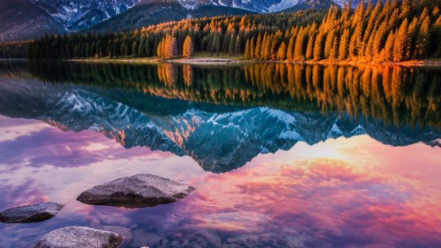 Breathtaking Wallpapers to Elevate Your Screens in 2023
