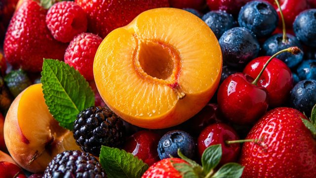 Vibrant Visuals: Juicy Fruits That Brighten Your Screens