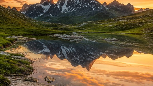 Discover the Serenity of Nature-Inspired Wallpaper Art