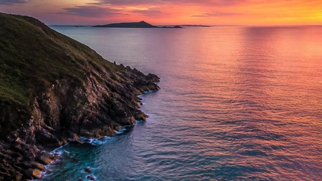 Captivating Coastal Vistas: Perfect Wallpaper Inspirations