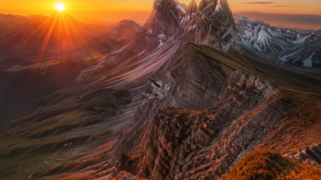 Captivating Sunrise Over Majestic Peaks: A Visual Escape | slot mega jackpot, cash tornado slots, oyyo88