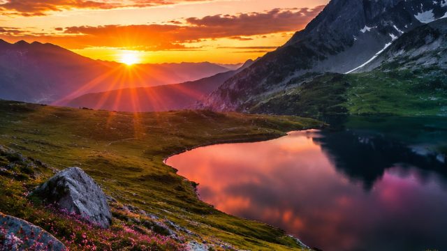 Journey through Color: Captivating Wallpaper Gallery for Every Screen